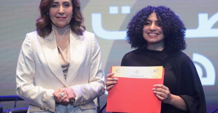وزيرة الثقافة تُسلم جوائز النسخة السابعة لمسابقة الصوت الذهبي لاكتشاف الموهوبين في الغناء وتعلن تنظيم حفلات منفردة لكل فائز منهم