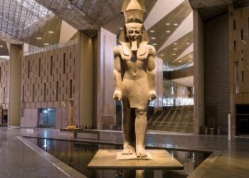 على هامش استقبال مصر وفد منظمة اليونسكو – وفد اليونسكو يزور المتحف المصري الكبير