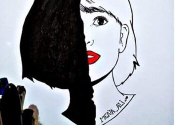 منة من دمياط تشارك صحافة بلوحات تبرز موهبتها الفنية