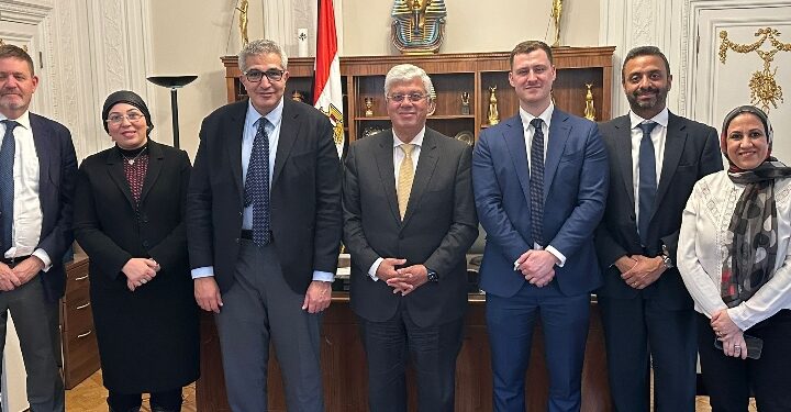 وزير التعليم العالي يبحث ومدير مؤسسة “التايمز”  سبل مواصلة الجامعات المصرية  تعزيز تصنيفاتها الدولية