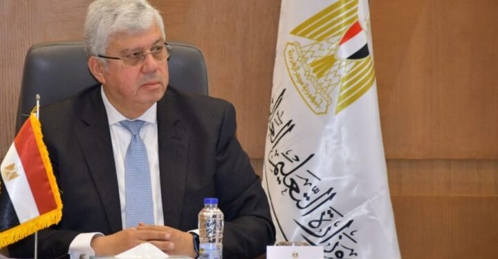 الدكتور أيمن عاشور وزير التعليم العالي والبحث العلمي  يزور جامعة كفر الشيخ  .. السبت المقبل