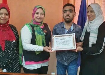 فى لفتة انسانية  وتشجيعا لأبنائنا من ذوى الهمم قامت الاستاذة/ الشيماء عبد المعطى  مدير عام مديرية التضامن الاجتماعى بدمياط  بتسليم شهادات تقدير ومبالغ ماليه لحفظة القران الكريم