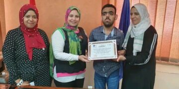 فى لفتة انسانية  وتشجيعا لأبنائنا من ذوى الهمم قامت الاستاذة/ الشيماء عبد المعطى  مدير عام مديرية التضامن الاجتماعى بدمياط  بتسليم شهادات تقدير ومبالغ ماليه لحفظة القران الكريم