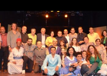 خالد جلال يشهد العرض المسرحى “الأرتيست” بالهناجر