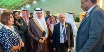 وزير البيئة والمياه والزراعة السعودي يزور جناح المنظمة العربية للتنمية الزراعية  في المعرض المصاحب للمنتدى العربي للبيئة