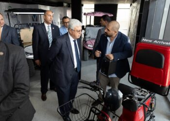 لبحث التعاون في صناعة السيارات الكهربائية: وزير التعليم العالي يتفقد مقر شركة “متجر” لحلول التنقل