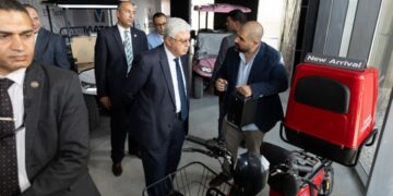 لبحث التعاون في صناعة السيارات الكهربائية: وزير التعليم العالي يتفقد مقر شركة “متجر” لحلول التنقل