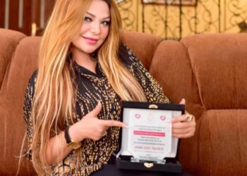 سندريلا الأعلام الإعلامية شذا شعبان تواصل التألق و الابداع ويتم تكريمها فى مؤتمر(الجراحة التجميلية) عن برنامجها(أخبار الطب)