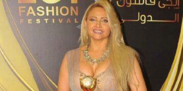 إطلالة تخطف الأنظار و تكريم رائع للمطربة التونسية الجميلة حنان مرصاوي خلال فعاليات مهرجان(إيجي فاشون)