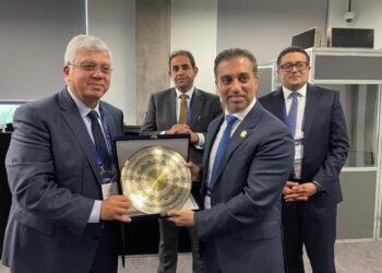 على هامش مشاركته في اجتماع وزراء التعليم العالي لدول البريكس في روسيا : عاشور  يلتقي بوزير التربية والتعليم الإماراتي