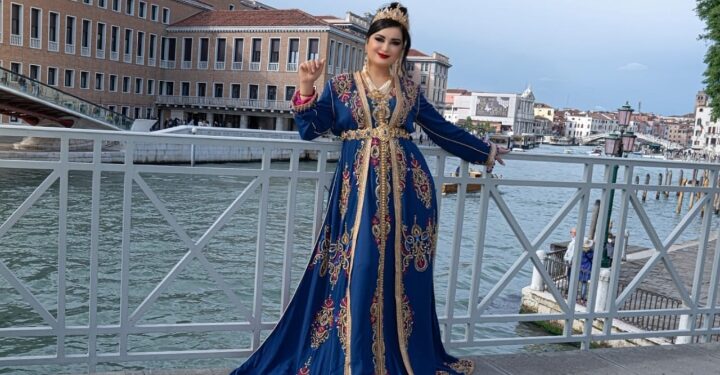 سفيره القفطان المغربى رمانه فاطمه الزهراء تحكى أن المغرب أرض القبطان الرئيسى القبطان المغربى لاجدال فيه والجزائريون مستحون تراثهم من أهل عثمان