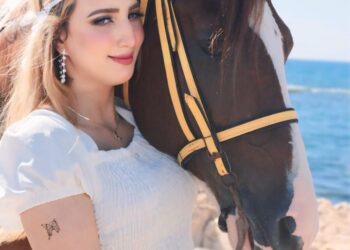 تتواصل الأبداع والتالق البلوجر والموديل مى محمد فى أحدث سيشن لها على الخيل