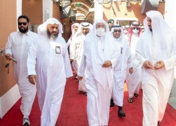 وزير الشؤون الإسلامية يزور مقارّ ضيوف برنامج خادم الحرمين الشريفين في مشعر منى