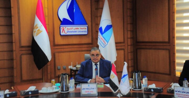 خلال أنعقاد مجلس الجامعة : رئيس جامعة كفر الشيخ يشدد على متابعة تطبيق إجراءات ترشيد استهلاك الكهرباء
