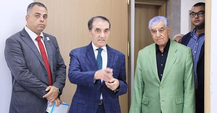 الدكتور زاهي حواس عالم الآثار المصرية في زيارة لمركز أورام الفيوم