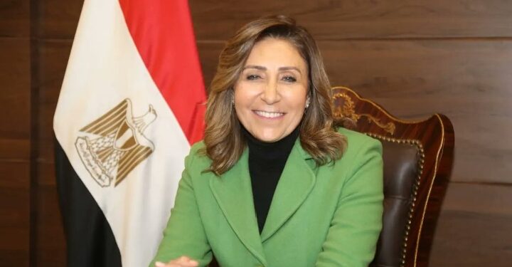 وزيرة الثقافة تعتمد برنامج احتفالات الوزارة بذكرى  30 يونيو