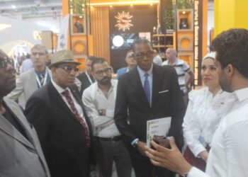 مستر تولا سفير الكونغو في حضور افتتاح معرض التشييد والبناء