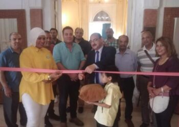 مكتبة القاهرة الكبري تفتتح معرضا فنيا