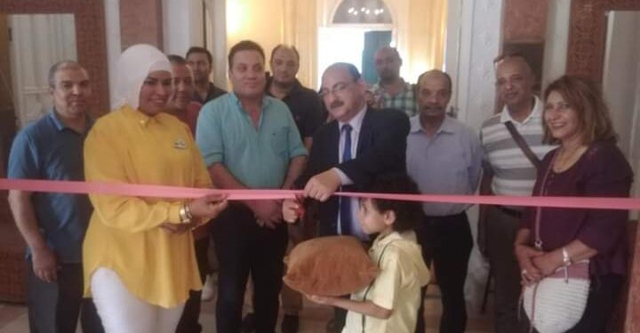 مكتبة القاهرة الكبري تفتتح معرضا فنيا