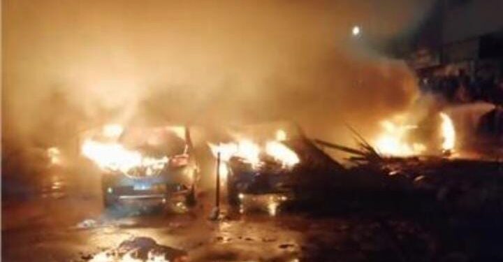 مصرع شخص وإصابة 8 آخرين في حريق بجراج في حدائق الأهرام