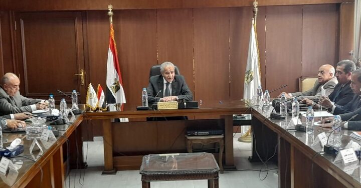وزير التموين  : الوصول بتوريد القمح المحلي الى المستهدف بإستلام 3 مليون و 551 ألف طن