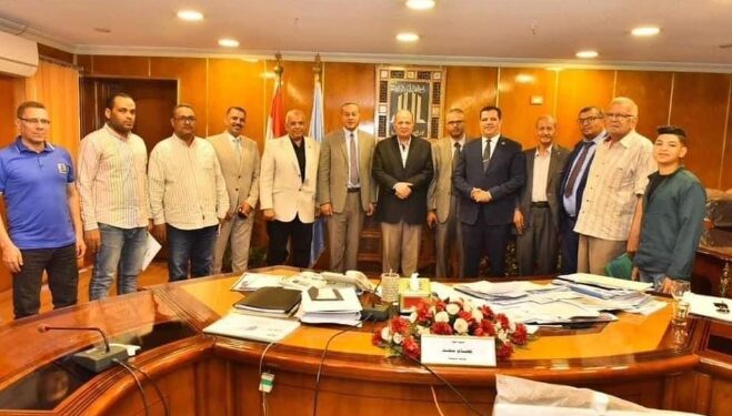 محافظ اسيوط اللواء عصام سعد يلتقي مع كوكبة من ابناء واهالي بني عدي