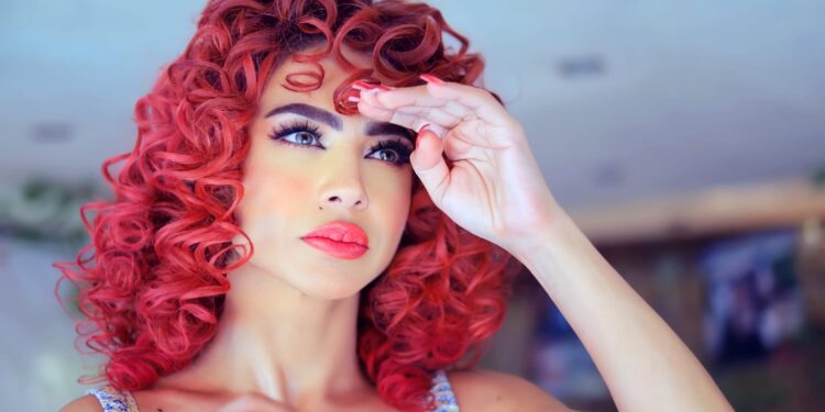 دوللي شاهين تستعد لأغنية جديدة بعنوان “انا الحاجة الحلوة”