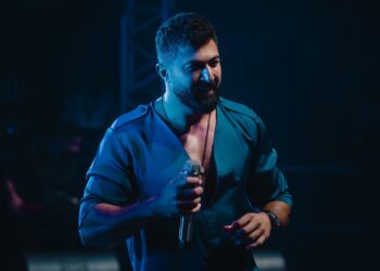 النجم سيف نبيل يشعل أجواء كازابلانكا: أداء استثنائي في مهرجان ألف