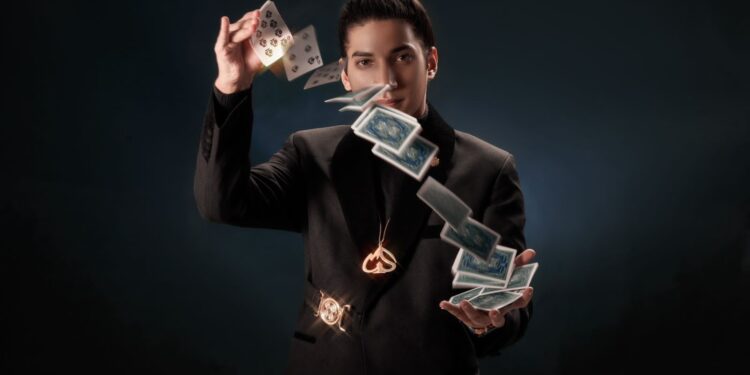 بالصور  مينا سبيد يتالق في العاب السحر والخداع البصرية