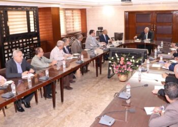 وزير الزراعة يجتمع مع قيادات هيئة التعمير والتنمية الزراعية ويؤكد على تنفيذ توجيهات فخامة الرئيس السيسي بتحصيل مستحقات الدولة وانهاء إجراءات التقنيين