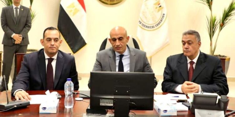 وزير التربية والتعليم يتابع امتحانات الثانوية العامة من خلال غرفة العمليات المركزية بالوزارة