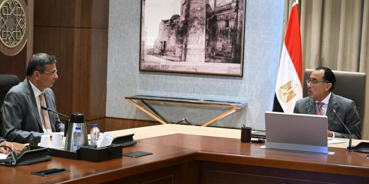 رئيس الوزراء يستعرض مع وزير الزراعة رؤية العمل خلال المرحلة المقبلة