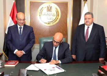 وزير التربية والتعليم يعتمد نتيجة الدبلومات الفنية (الدور الأول) للعام الدراسى ٢٠٢٣ / ٢٠٢٤ بنسبة نجاح  ٧٠،٩%