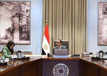 رئيس الوزراء يتابع خفض أسعار السلع بمختلف الأسواق