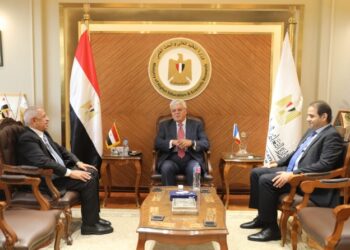 وزير التعليم العالي يعقد اجتماعًا مع رئيس الأكاديمية العربية للعلوم والتكنولوجيا والنقل البحري