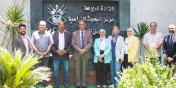 رئيس الهيئة القومية للاستشعار من البعد وعلوم الفضاء يزور المعمل المركزي لتحليل متبقيات المبيدات بمركز البحوث الزراعية