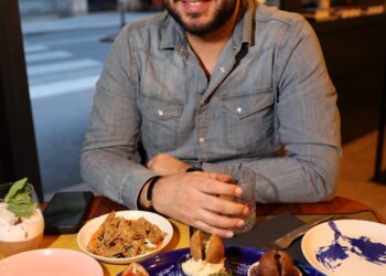 رامي يونس يخوض جولات استكشافية في العالم