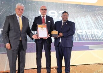 وزير التعليم العالي يعقد اجتماعًا مع رؤساء الجامعات المُدرجة بتصنيف QS العالمي