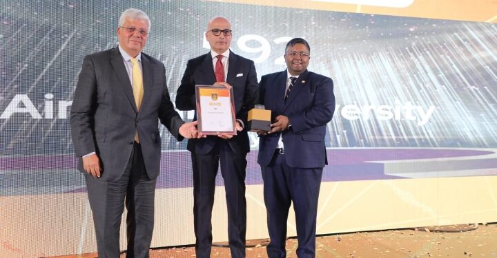 وزير التعليم العالي يعقد اجتماعًا مع رؤساء الجامعات المُدرجة بتصنيف QS العالمي