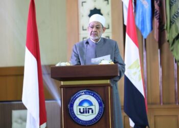شيخ الأزهر يحاضر شباب وعلماء إندونيسيا حول محورية وحدة الأمة في مواجهة الأزمات