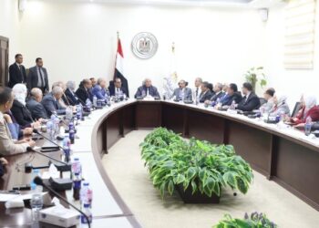 وزير التعليم العالي يعقد اجتماعًا مع عمداء ورؤساء مجالس إدارة المعاهد العليا المُتميزة