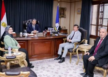 محافظ دمياط يلتقى مع مدير مديرية القوى العاملة لمتابعة عدد من ملفات العمل