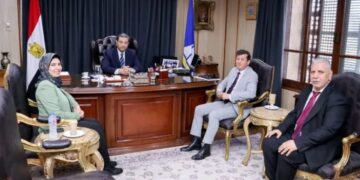محافظ دمياط يلتقى مع مدير مديرية القوى العاملة لمتابعة عدد من ملفات العمل