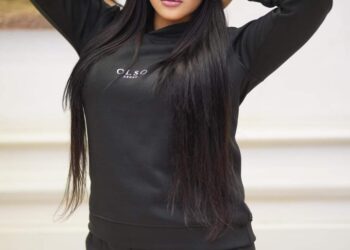 بالأسود أحدث اطلاله رائعه التوب موديل  بسنت الكيلانى