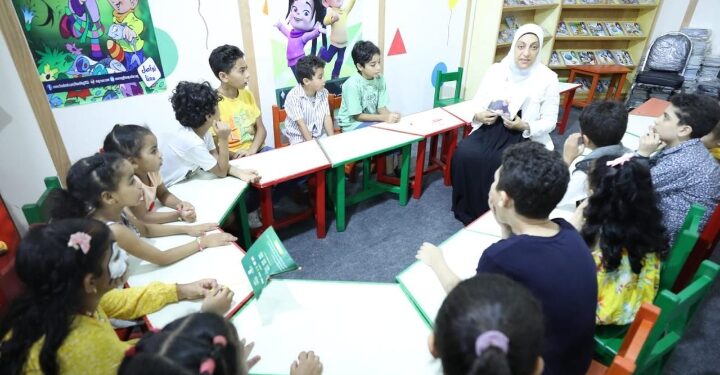 جناح الأزهر بمعرض الإسكندرية للكتاب يستكمل سلسلة “ورش حكي” بتناول كتاب” الأطفال يسألون الإمام