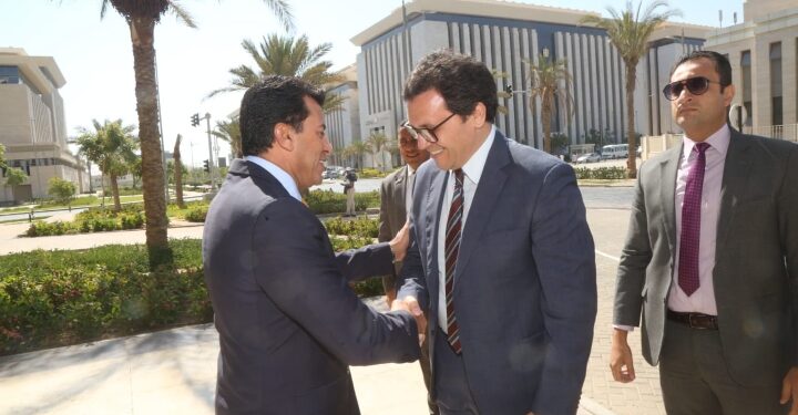 وزيرا الثقافة الشباب والرياضة يبحثان أطر التعاون المشترك ويوجهان بتشكيل فرق عمل لوضع خطة تفصيلية للفعاليات المستقبلية بين الوزارتين