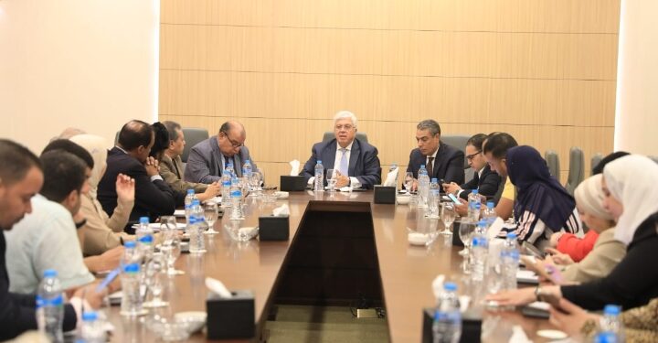 على هامش فعاليات ورشة “تفعيل التحالفات الإقليمية” : وزير التعليم العالى يعقد مؤتمرًا صحفيًا مع الإعلاميين لمناقشة القضايا الهامة وخطط عمل الوزارة للمرحلة القادمة