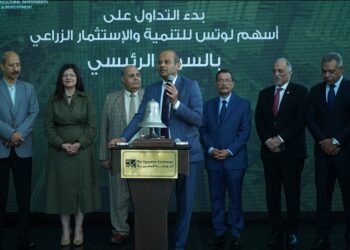 احتفالًا بالإنتقال للسوق الرئيسي : رئيس البورصة المصرية يشارك قيادات شركة لوتس للتنمية والاستثمار الزراعي فعالية “قرع الجرس