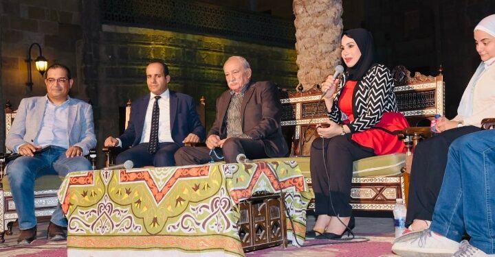 في ندوة بيت العائلة المصرية رؤي الشباب للتنمية في مصر د. ناهد عبد الحميد . الشباب هم خط الدفاع الأول عن هذا الوطن