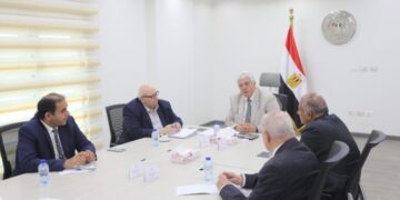 وزير التعليم العالي يعقد اجتماعًا مع رؤساء مؤسسات أفرع الجامعات الأجنبية
